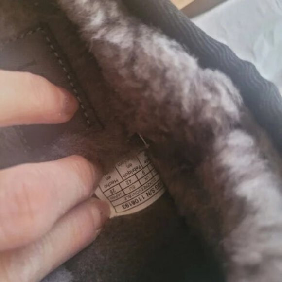 NIB UGG WOMEN'S CLASSIC SUEDE SHEARLING LINED SLIPPERS BLACK - Picture 6 of 7